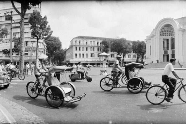 saigon-1961---tu-do-street_5385719225_o