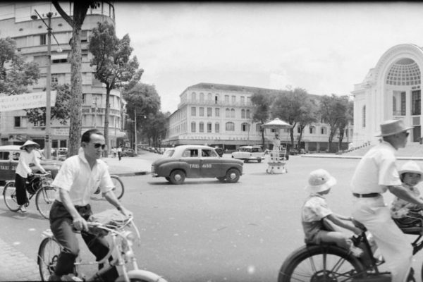 saigon-1961---tu-do-street_5385719509_o