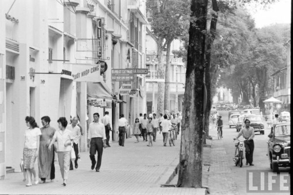 saigon-1961---tu-do-street_5388445813_o
