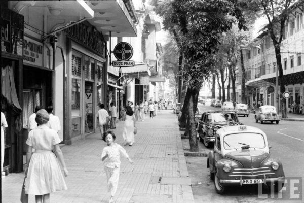 saigon-1961---tu-do-street_5388445879_o