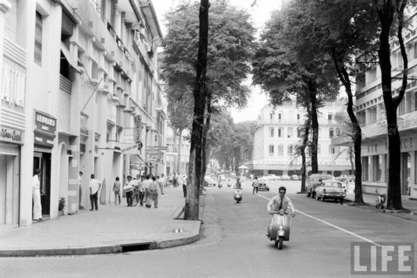 saigon-1961---tu-do-street_5388445907_o