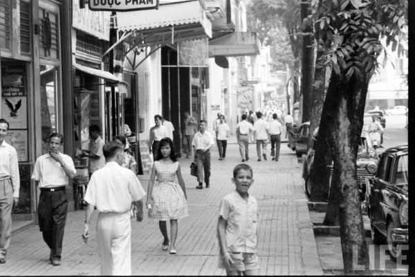 saigon-1961---tu-do-street_5388446089_o