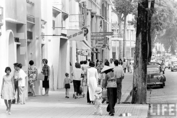 saigon-1961---tu-do-street_5388446415_o