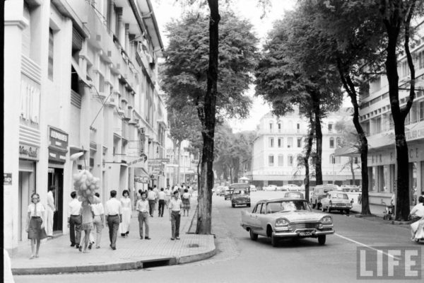 saigon-1961---tu-do-street_5388446625_o