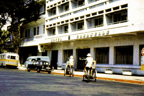 saigon-1963---photo-by-donald-pickett---hotel-caravelle_49263341707_o
