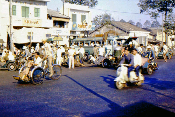 saigon-1963---photo-by-donald-pickett---xe--c-hip-c-mau---bc-liu---cn-th_49262665613_o